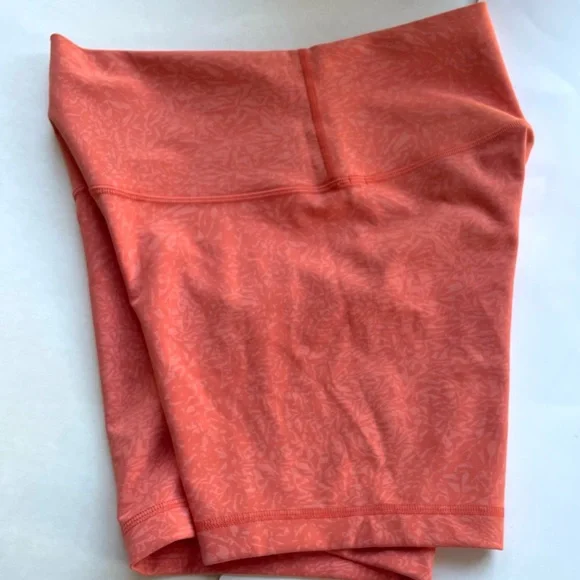 Lululemon Athletica Bike Shorts Wunder Train SIze 8 - Picture 7 of 10